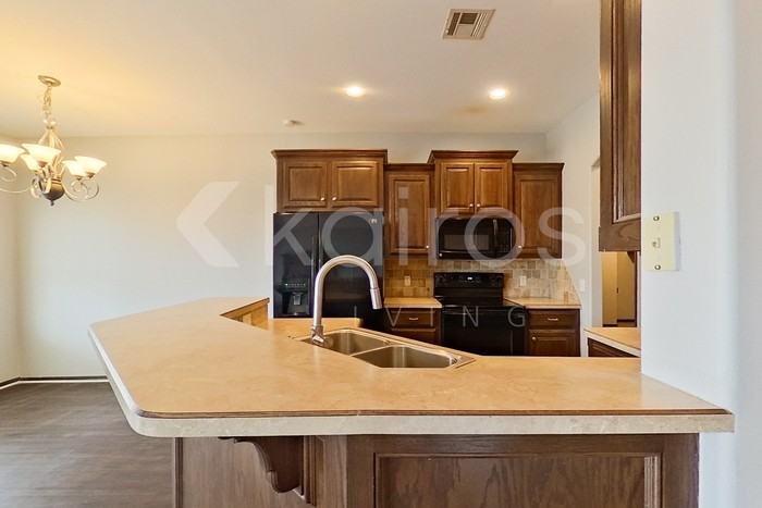 4804 Doe Run Dr - Photo 7 of 22