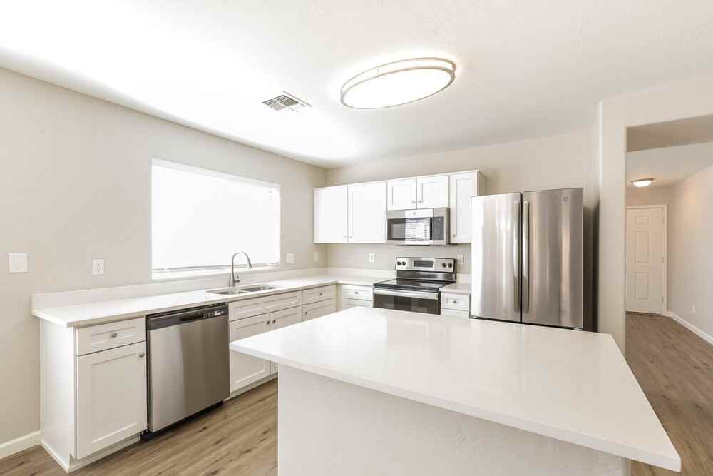 3310 W Leodra Ln - Photo 5 of 16