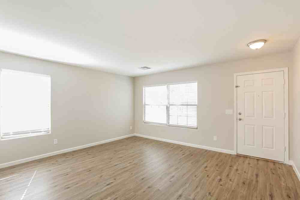 3310 W Leodra Ln - Photo 7 of 16