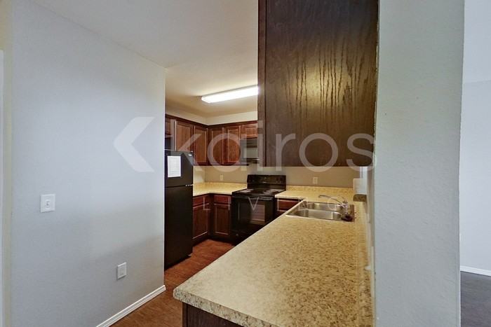 5000 E Thomas St #B - Photo 5 of 21