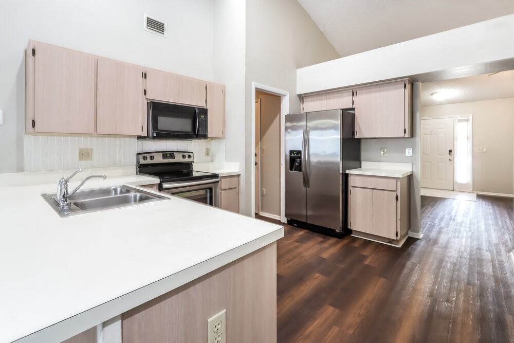 409 Benson St - Photo 7 of 16