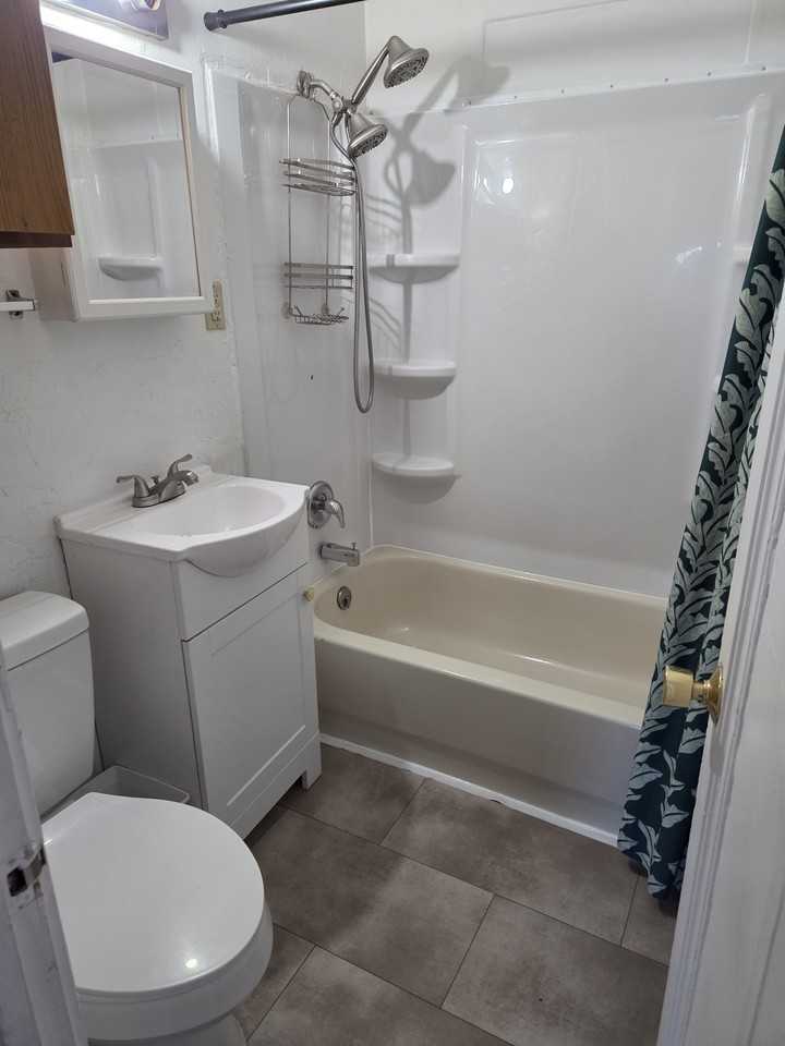 933 Custer Ave #SFH - Photo 2 of 10