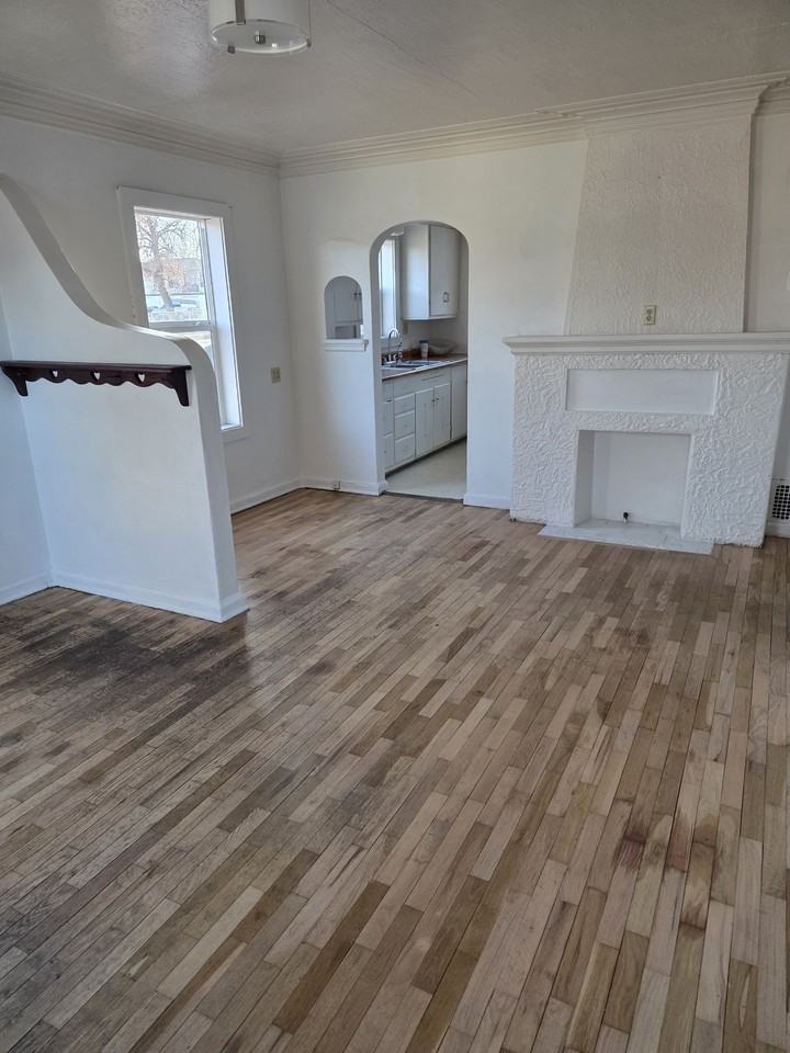 933 Custer Ave #SFH - Photo 4 of 10