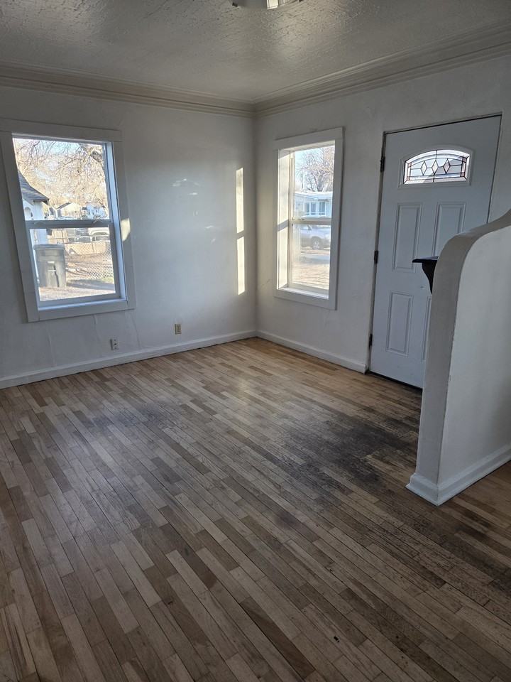 933 Custer Ave #SFH - Photo 6 of 10