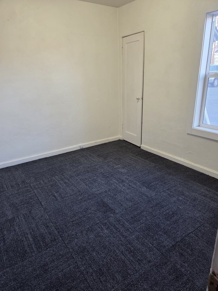 933 Custer Ave #SFH - Photo 7 of 10