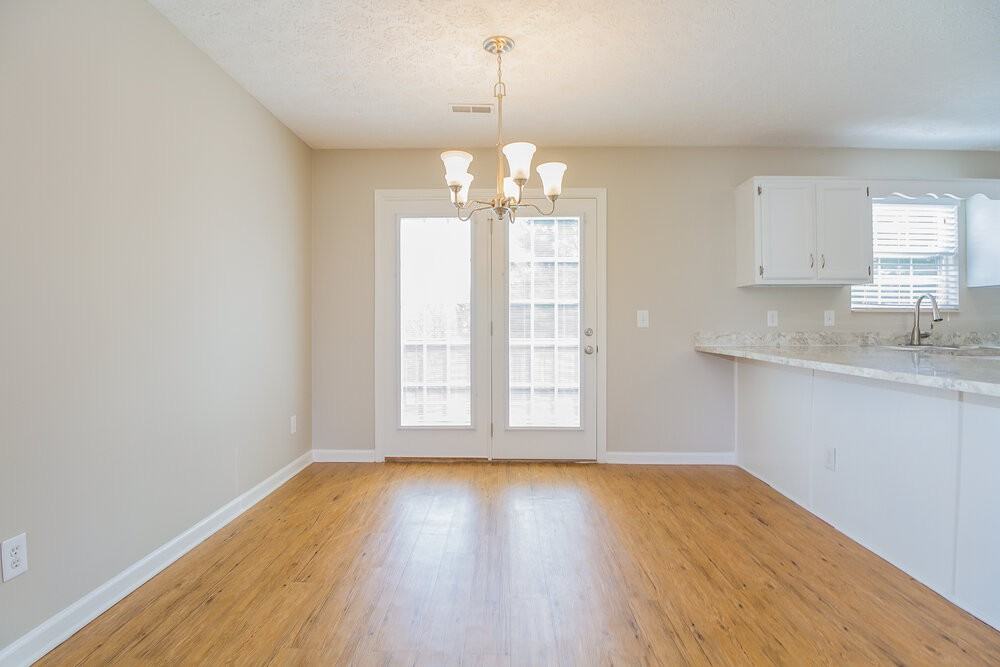 207 Fairfield Dr - Photo 4 of 17