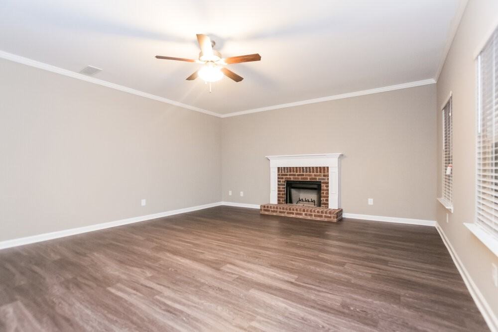 398 Fieldcrest Dr - Photo 5 of 17