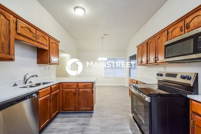 4927 Bradfield Run - Photo 7 of 17