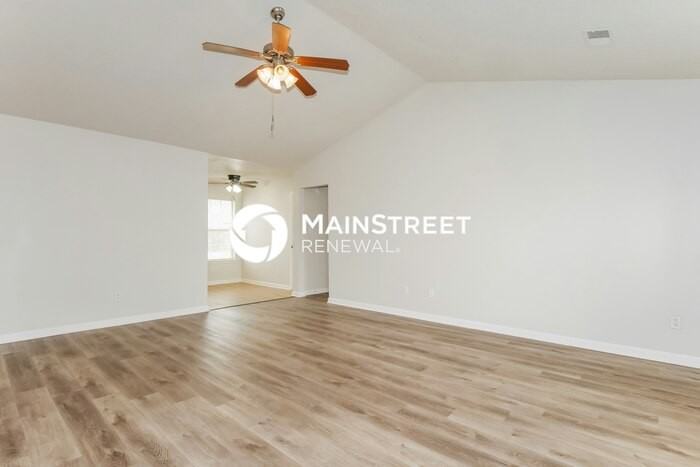 1766 Dorchester Dr - Photo 4 of 17