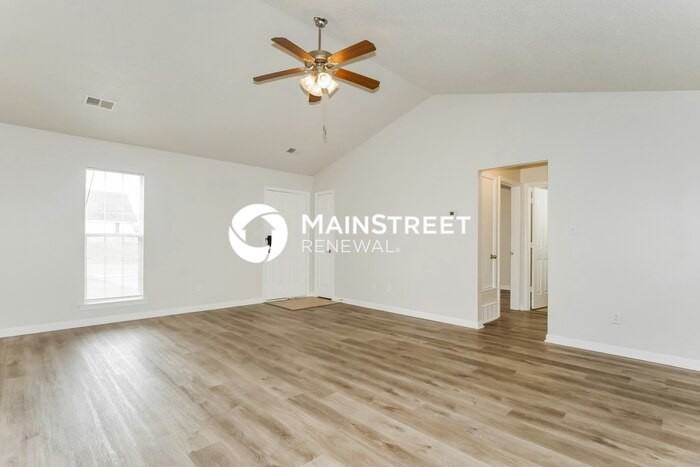 1766 Dorchester Dr - Photo 5 of 17