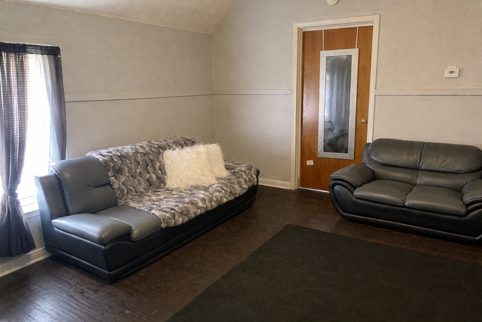 743 7th St Nw #2 - Photo 4 of 7