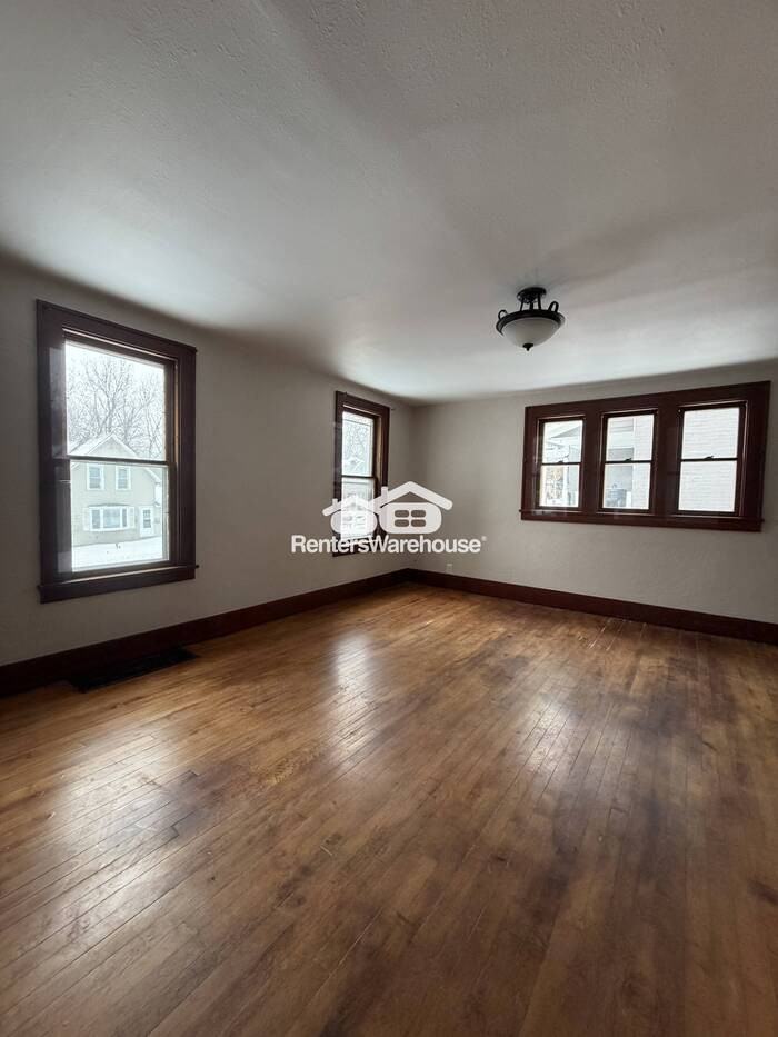 506 6th St W - Photo 4 of 18