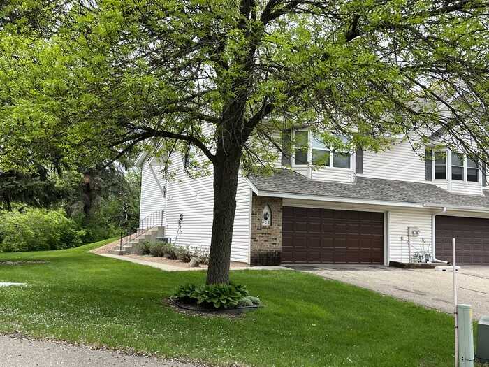 407 Wood Way - Photo 2 of 24