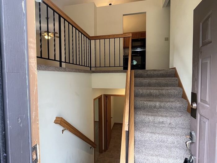 407 Wood Way - Photo 3 of 24