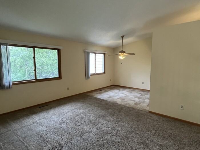 407 Wood Way - Photo 6 of 24