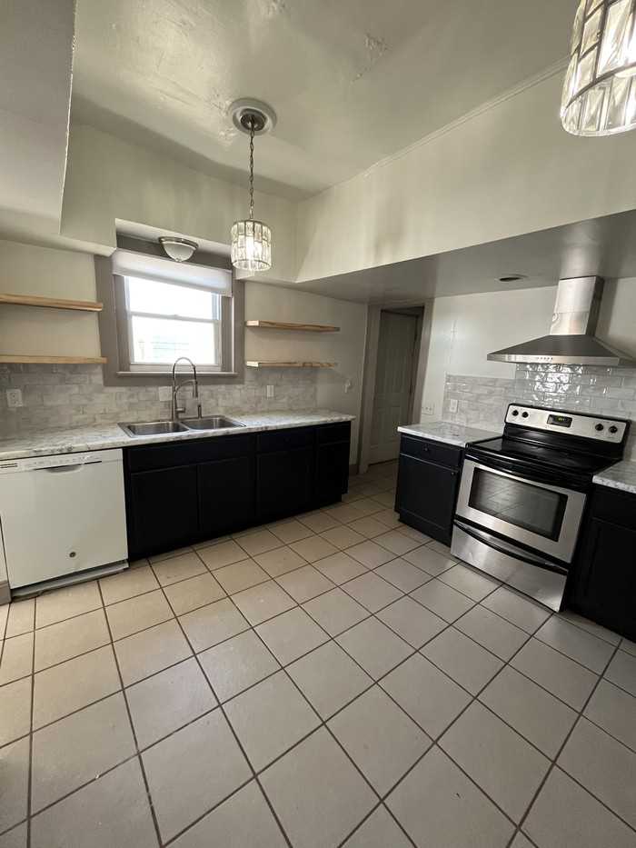 4639 Adkins Ave - Photo 3 of 9