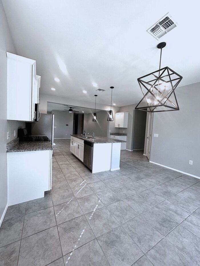 911 W Calle Tolima - Photo 5 of 46