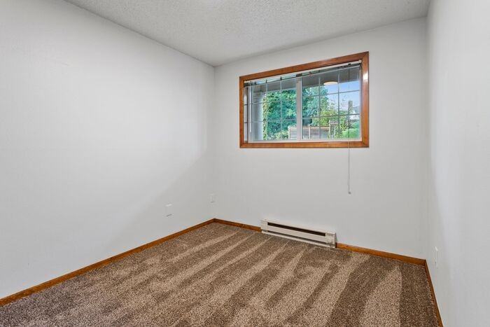 689 Ne 52nd Ave - Photo 4 of 30