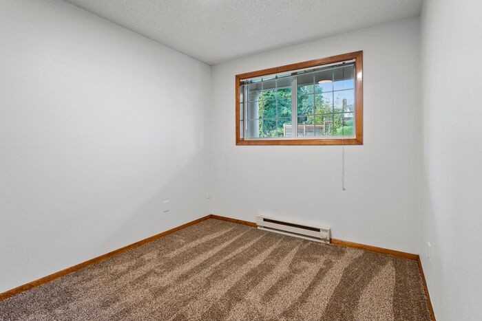 689 Ne 52nd Ave - Photo 5 of 30