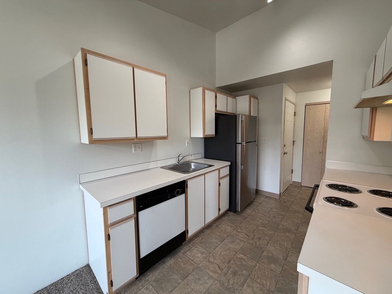 4783 Skyline Road South - Photo 6 of 30