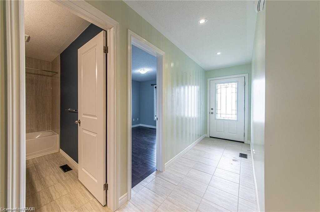 1456 Dunkirk Ave - Photo 4 of 31