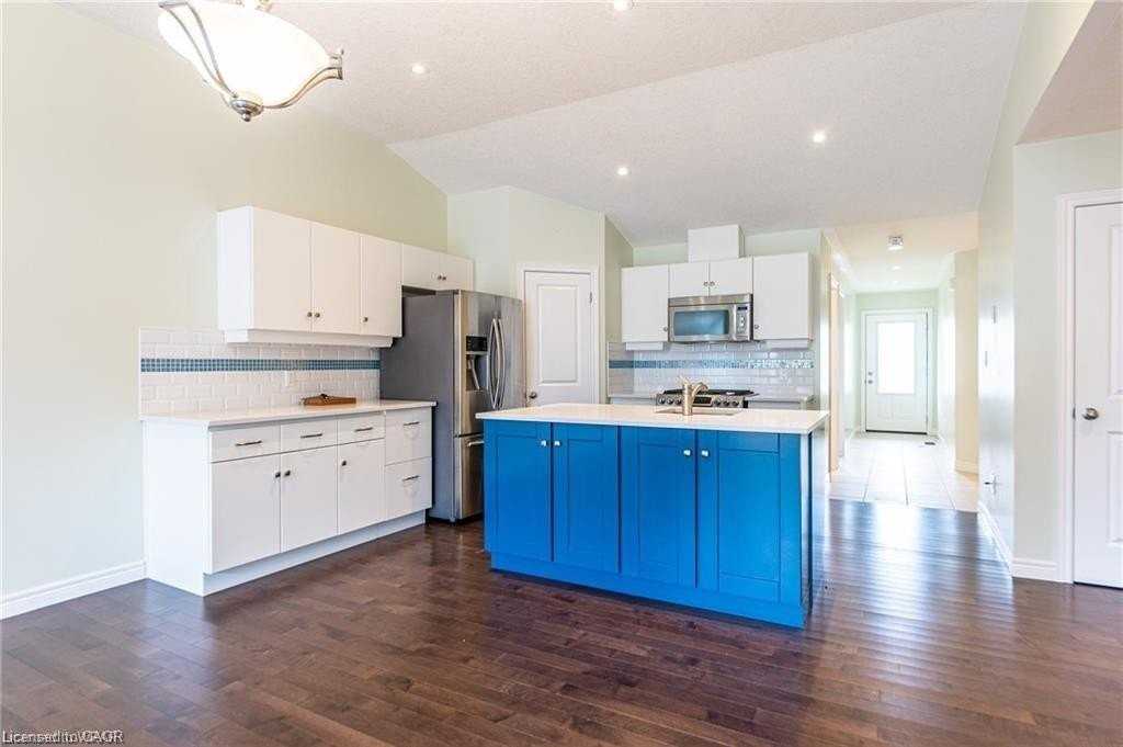 1456 Dunkirk Ave - Photo 5 of 31