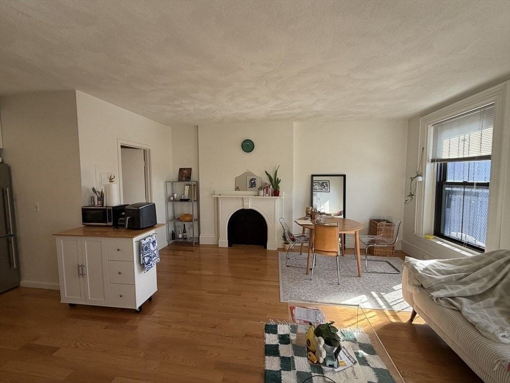 701 Massachusetts Ave - Photo 2 of 10