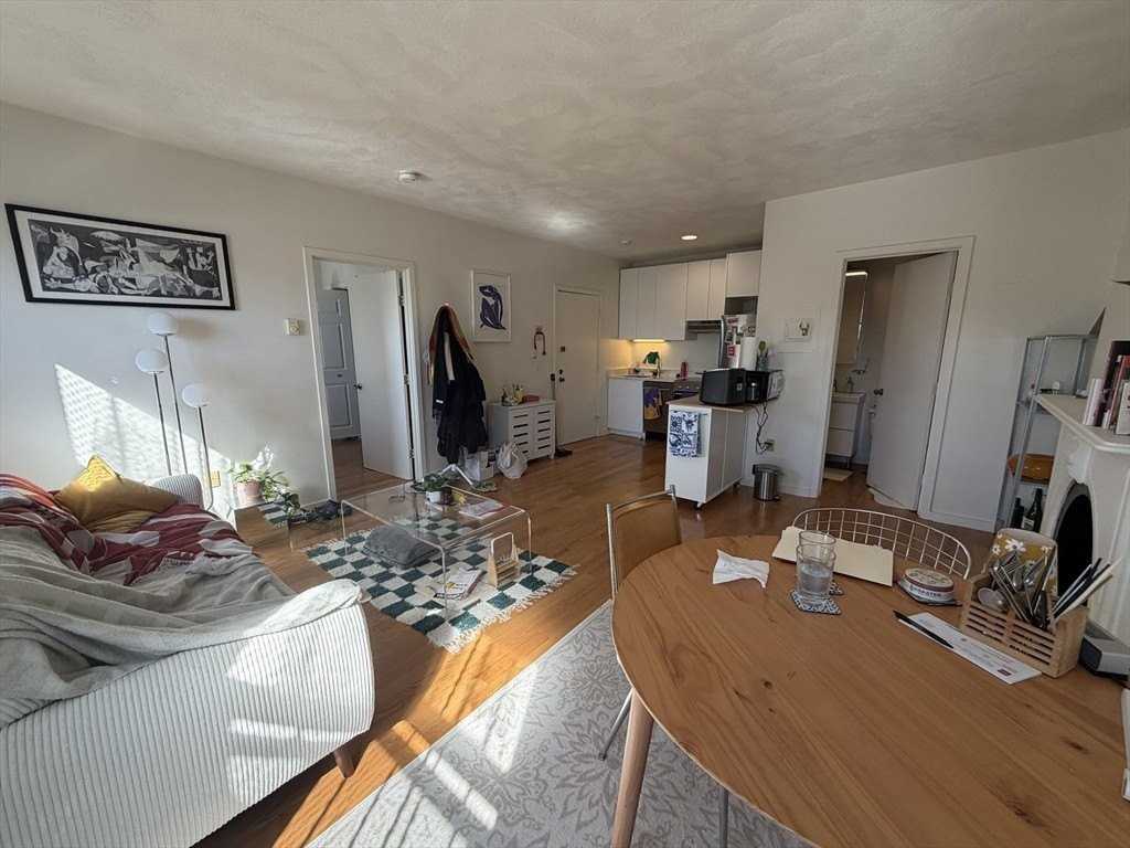 701 Massachusetts Ave - Photo 3 of 10