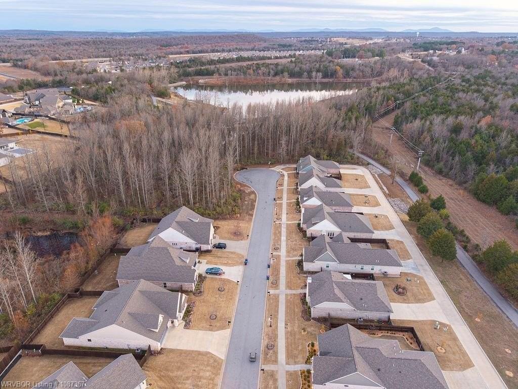 9512 Shire Valley Ct - Photo 3 of 48