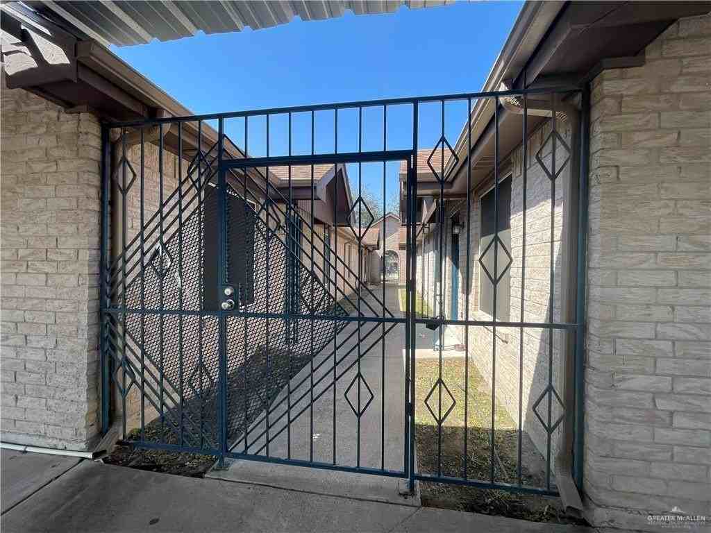 1914 Bahamas Dr Apt 3 - Photo 3 of 13