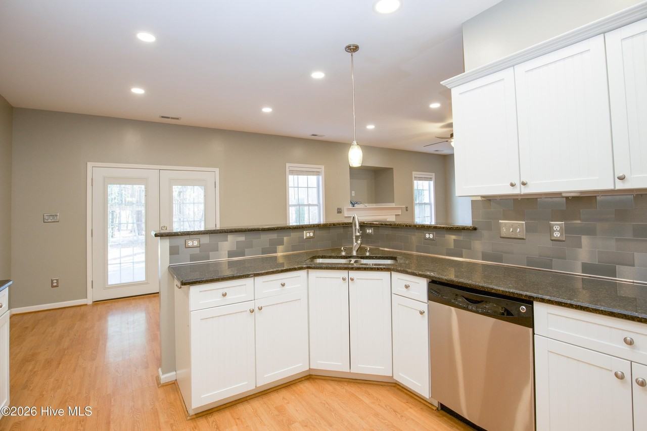 735 Thrush Dr - Photo 6 of 30