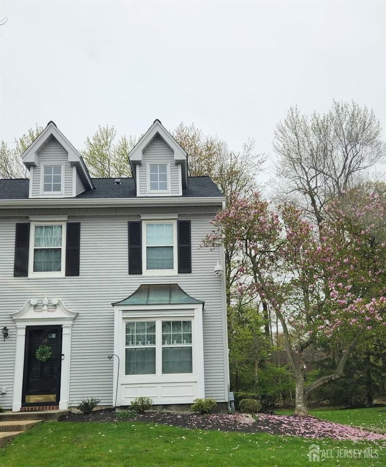 24 Albury Way - Photo 3 of 11