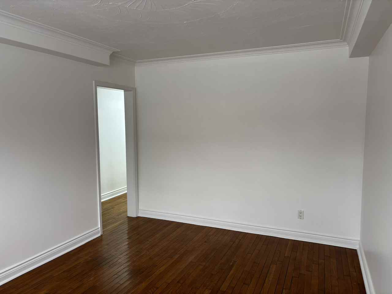 62 Queens Ave - Photo 2 of 9