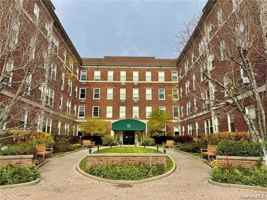 featured image of 111 7th St Apt 410