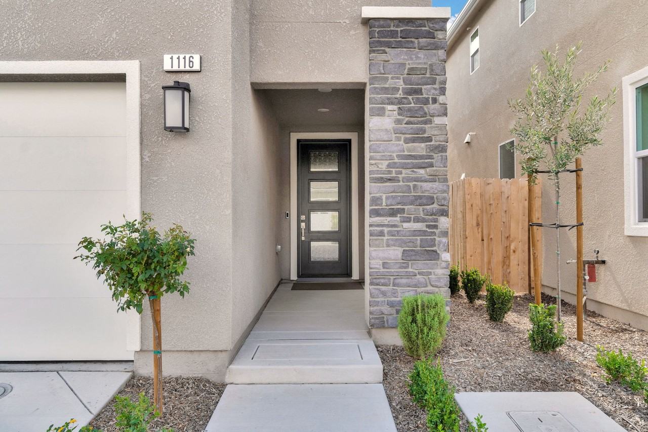 1116 Encore Way W #1 - Photo 5 of 31