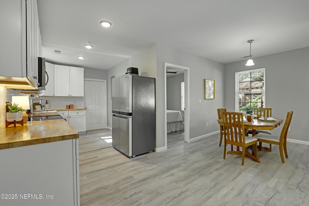 2908 Broadway Ave - Photo 3 of 34