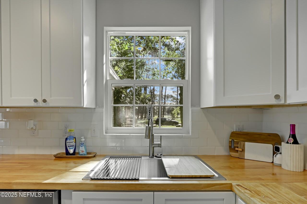 2908 Broadway Ave - Photo 4 of 34