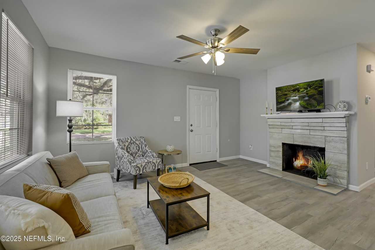 2908 Broadway Ave - Photo 6 of 34