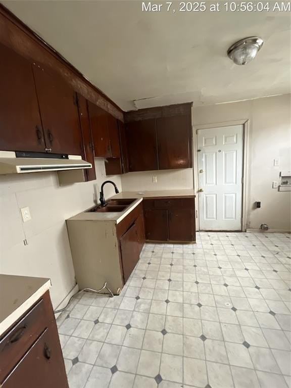 749 W 68th St - Photo 5 of 8