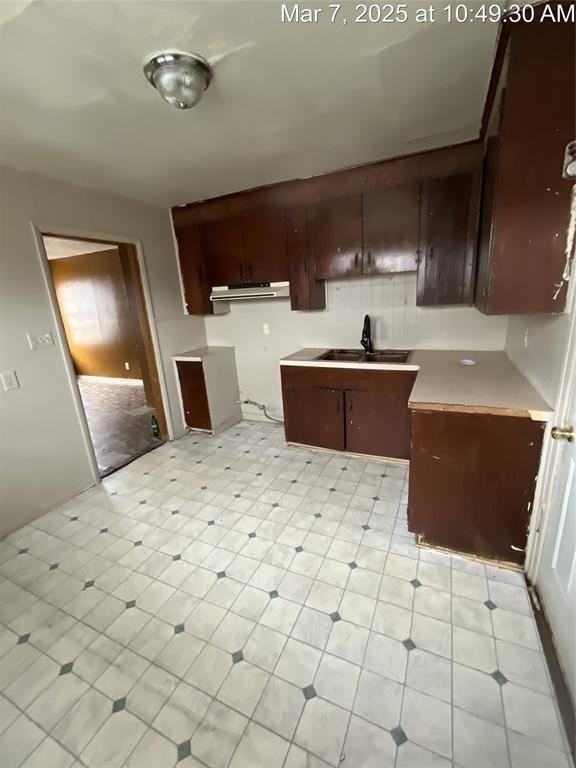 749 W 68th St - Photo 6 of 8