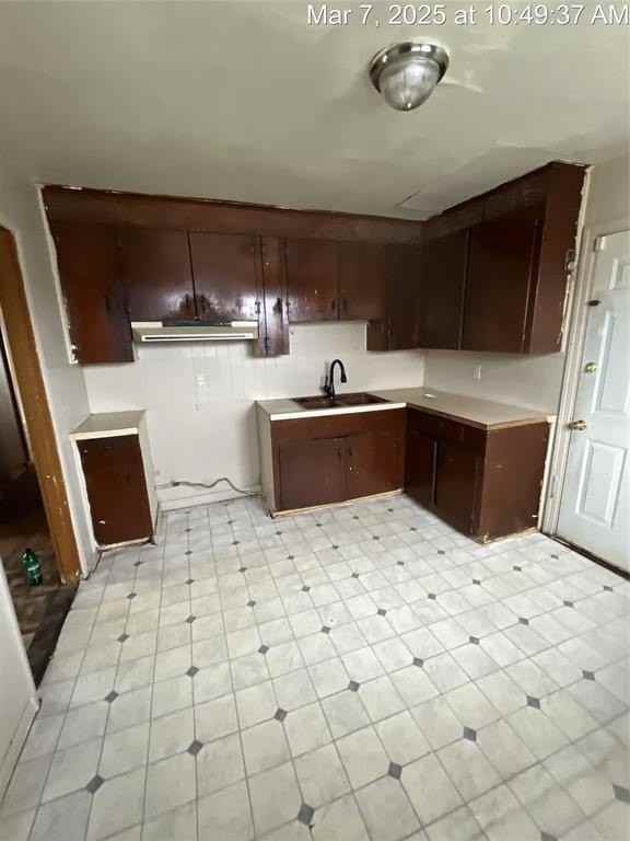 749 W 68th St - Photo 7 of 8