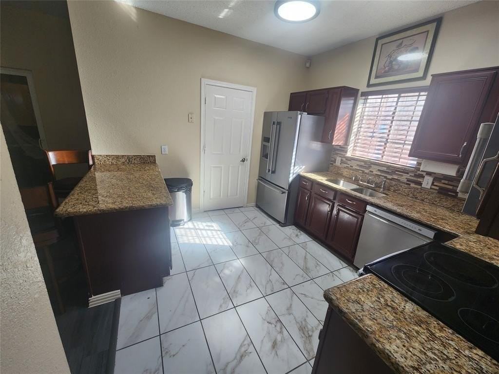 1416 Poplar Dr - Photo 6 of 14