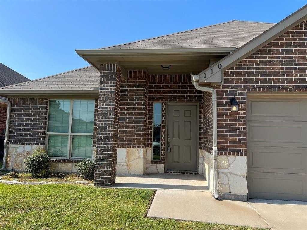 110 Frank St - Photo 2 of 36