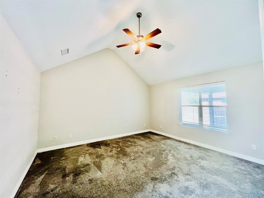 110 Frank St - Photo 3 of 36