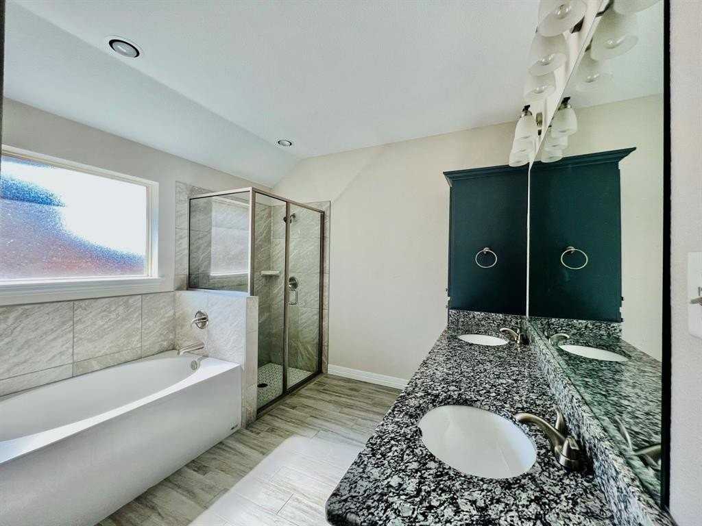 110 Frank St - Photo 4 of 36