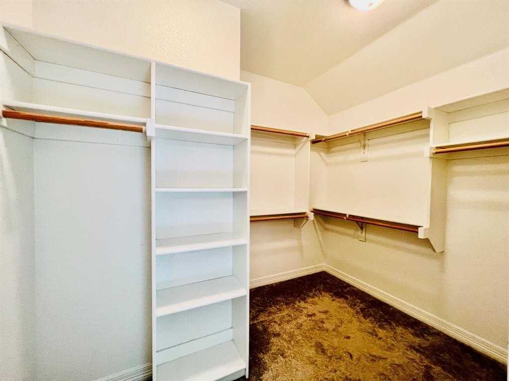 110 Frank St - Photo 6 of 36