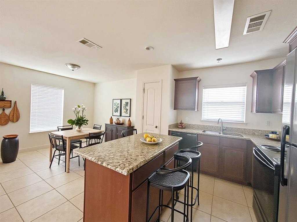 324 Lavaca Dr - Photo 6 of 25