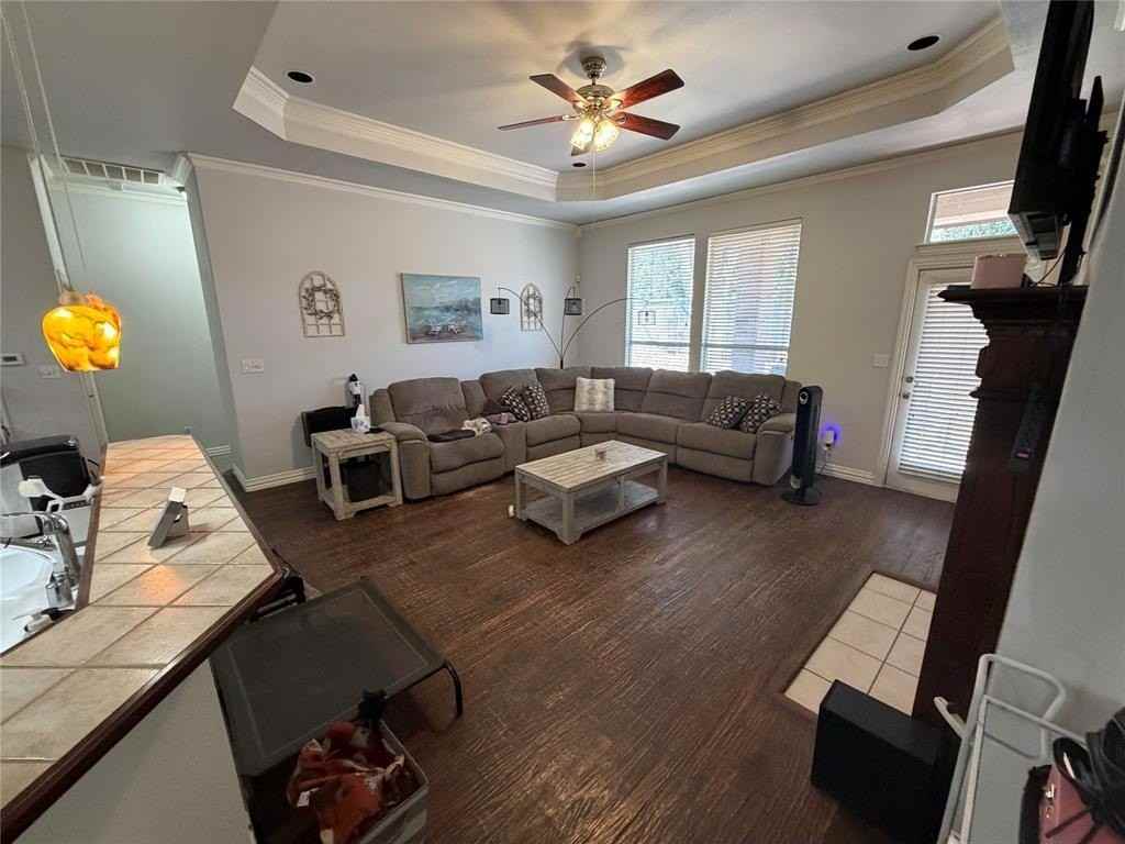 703 Chandler Ct - Photo 4 of 19