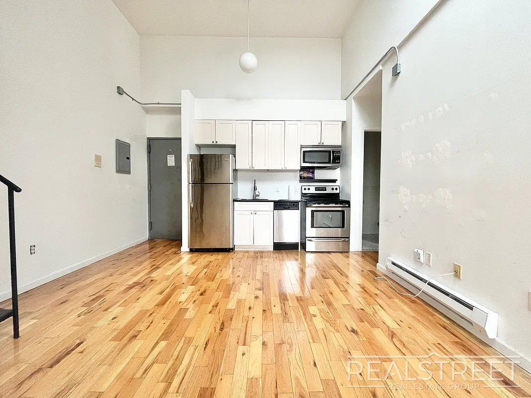 324 Melrose St #4B - Photo 2 of 11