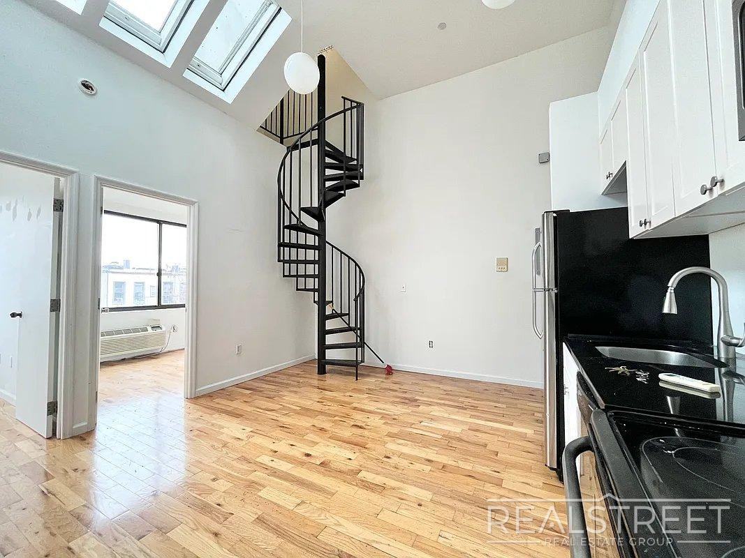 324 Melrose St #4B - Photo 3 of 11